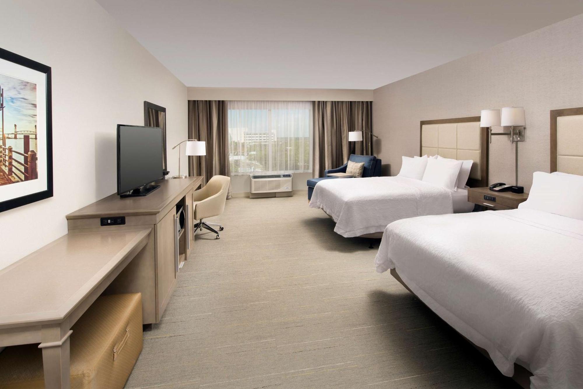Hampton Inn Wilmington Downtown Экстерьер фото